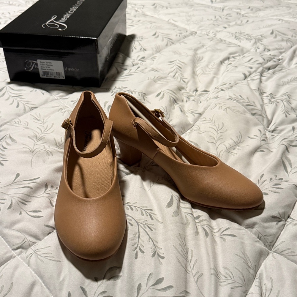 Theatricals Character Shoes 1.5” SunTan dance shoes 9.5 new!